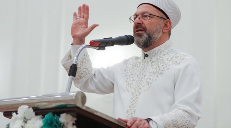 Diyanet İşleri Başkanı Ali Erbaş'ın biyografisinde Arapça ve Fransızca bildiği belirtiliyor 1