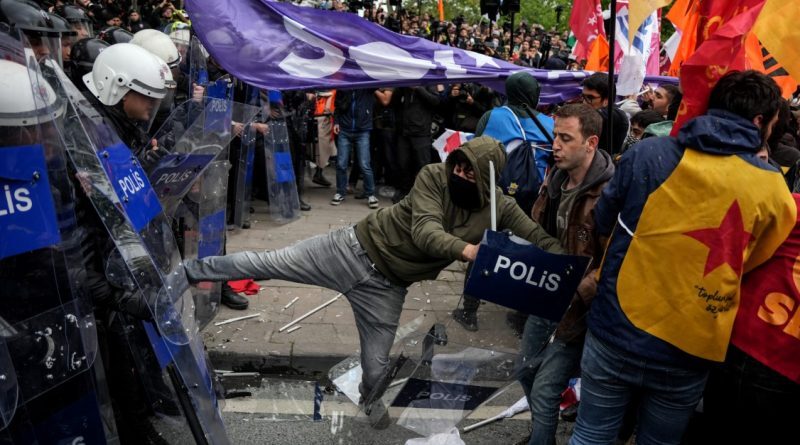 Fotoğraflarla dünyada ve Türkiye'de 1 Mayıs Emek ve Dayanışma Günü... İşte İşçi Bayramı kareleri 1