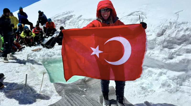 3 Derecelik Suda 5 Dakika Kalarak Rekor Kıran Dünya Şampiyonu Deniz Kayadelen’in Hayatı