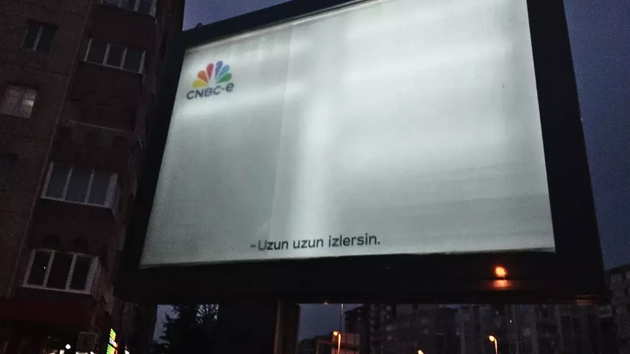 Efsane Geri Mi Dönüyor? Cnbc E Kanalı Yiğit Kirazcı’nın Sunacağı Letterbox Ile Tekrar Yayına Hazırlanıyor