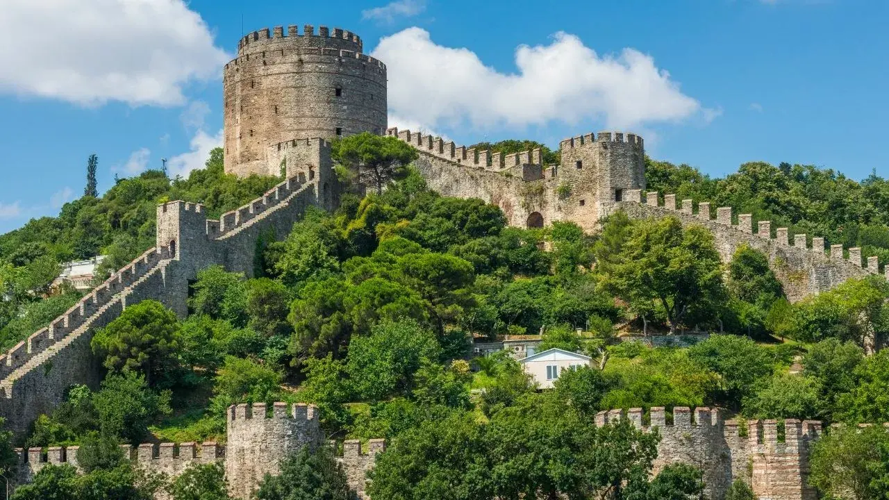 İstanbul'un gizemli tünelleri şimdi de Rumeli Hisarı'nda bulundu! Şehir birbirine bağlanıyor