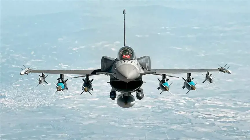 Jet sesleri İstanbulluları korkuttu! Alçaktan uçan F-16'lar sonik patlamaya neden oldu