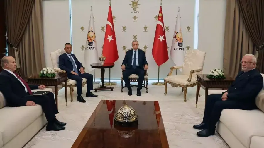 Siyasetin özlediği görüntüler... AK Parti ve CHP genel başkanları 8 yıl sonra bir arada 3