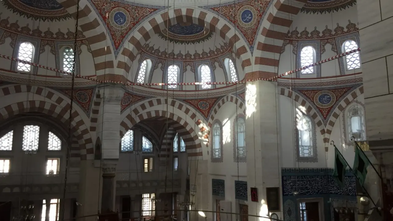 Atik Valide Camii Restorasyonu Sonrası “resmen Soyulmuş Iddiası”