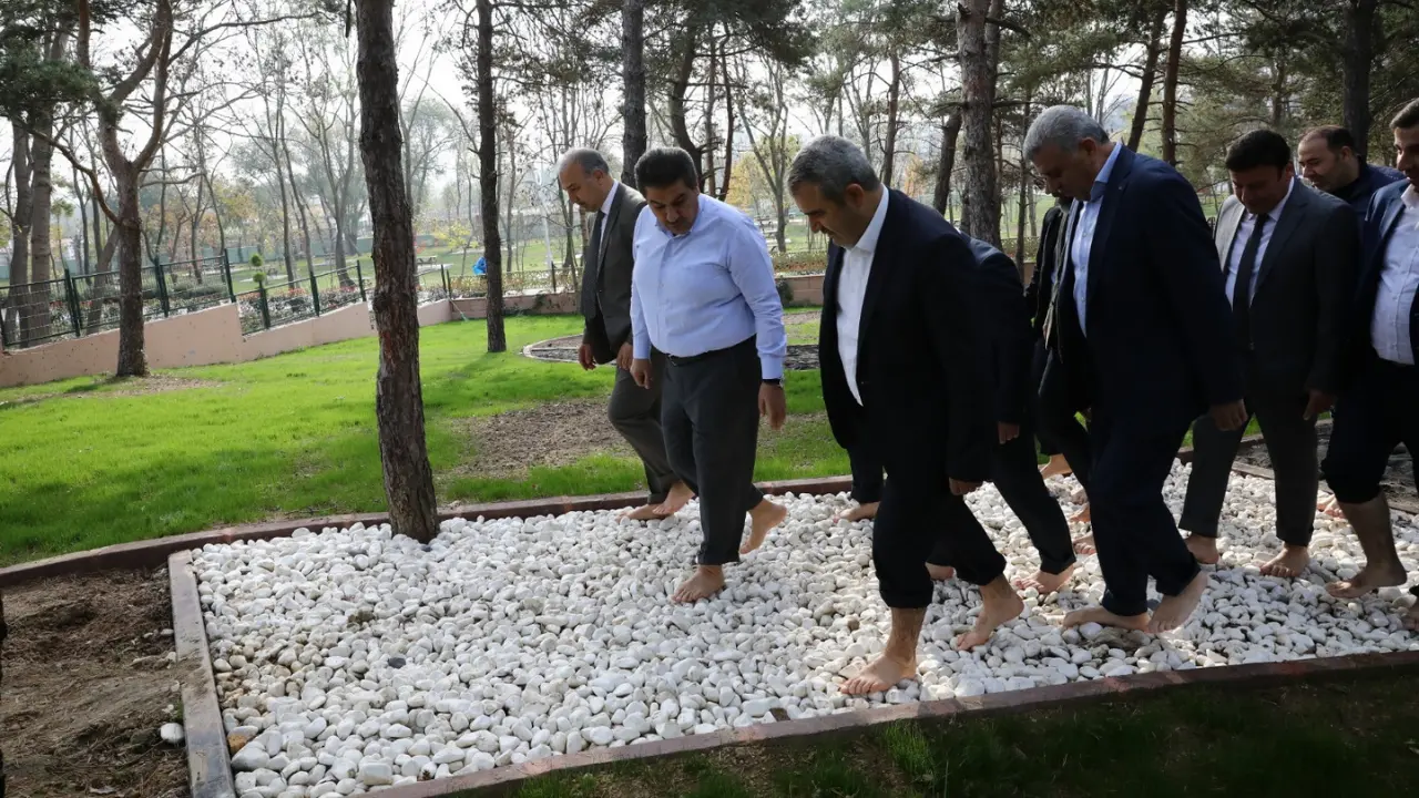 Ayakkabısız Girilen Park İstanbul Esenler Ilçesinde Bulunuyor