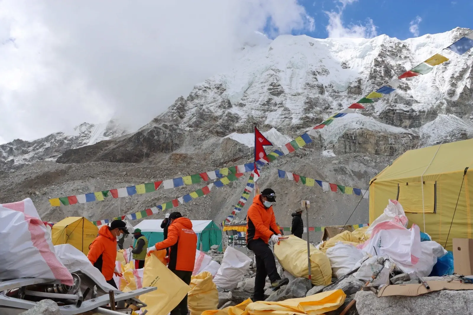 Everest cesetleri neden indirilmiyor?
