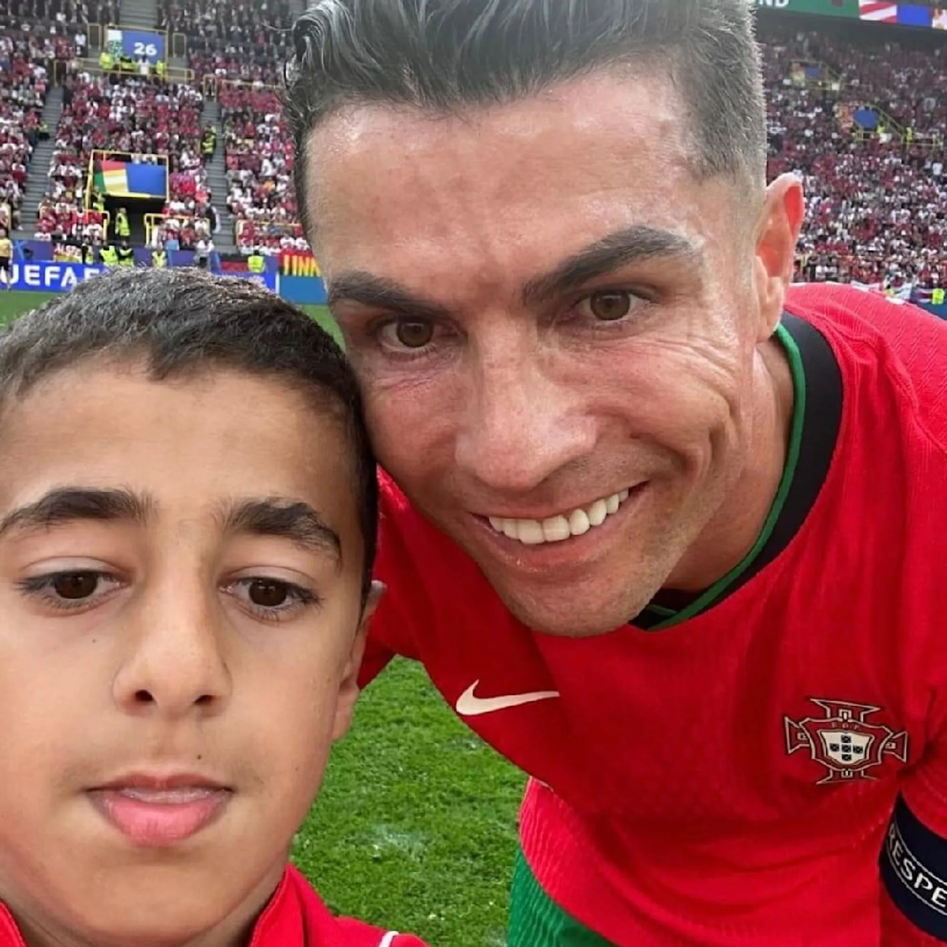 Ronaldo Ile Fotoğraf çektirdiği Için Men Cezası Alan 10 Yaşındaki Berat Uluğ, Hessen Kassel Takımında Oynadı