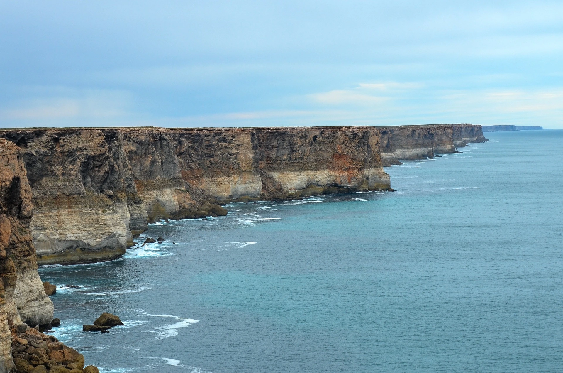 Nullarbor Uçurumları nerede?