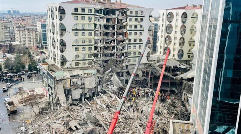 89 kişiye mezar olan Galeria Sitesi davasında 2'nci duruşma: Temelin riskli olduğu raporu projeye eklenmemiş 1