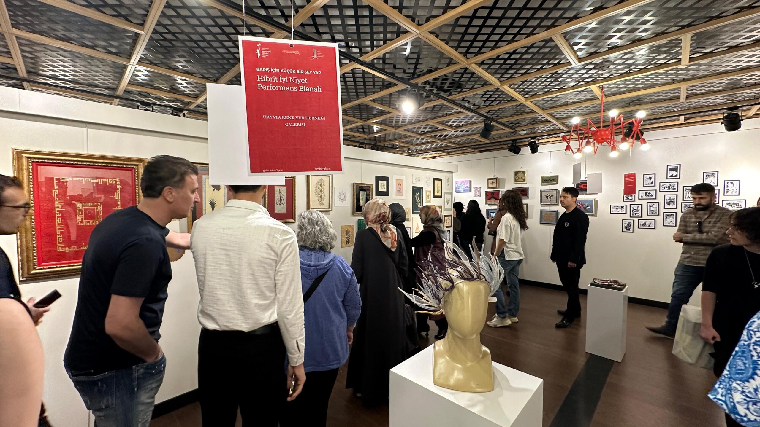 9 ülkeden 2 bin 827 eser yer aldı! Ankara'daki bienalde sanatçılar Filistin'e dikkat çekti - 1. Resim