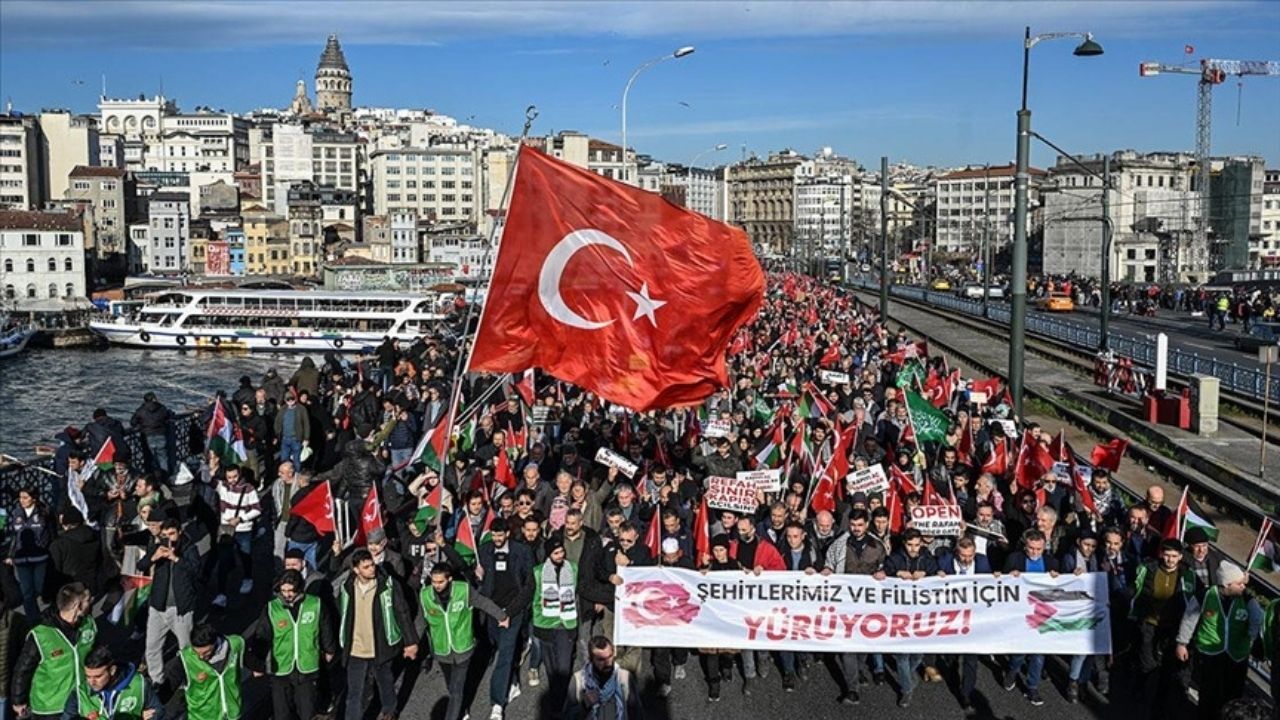 3 Ağustos'ta Filistin yürüyüşüne davet eden İsmail Haniye'nin vefatı sonrası Türkiye'de sela verildi