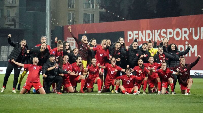 A Milli Kadın Futbol Takımı Ukrayna'yı yenerse Yunanistan - Belçika maçının galibi ile karşılaşacak 1