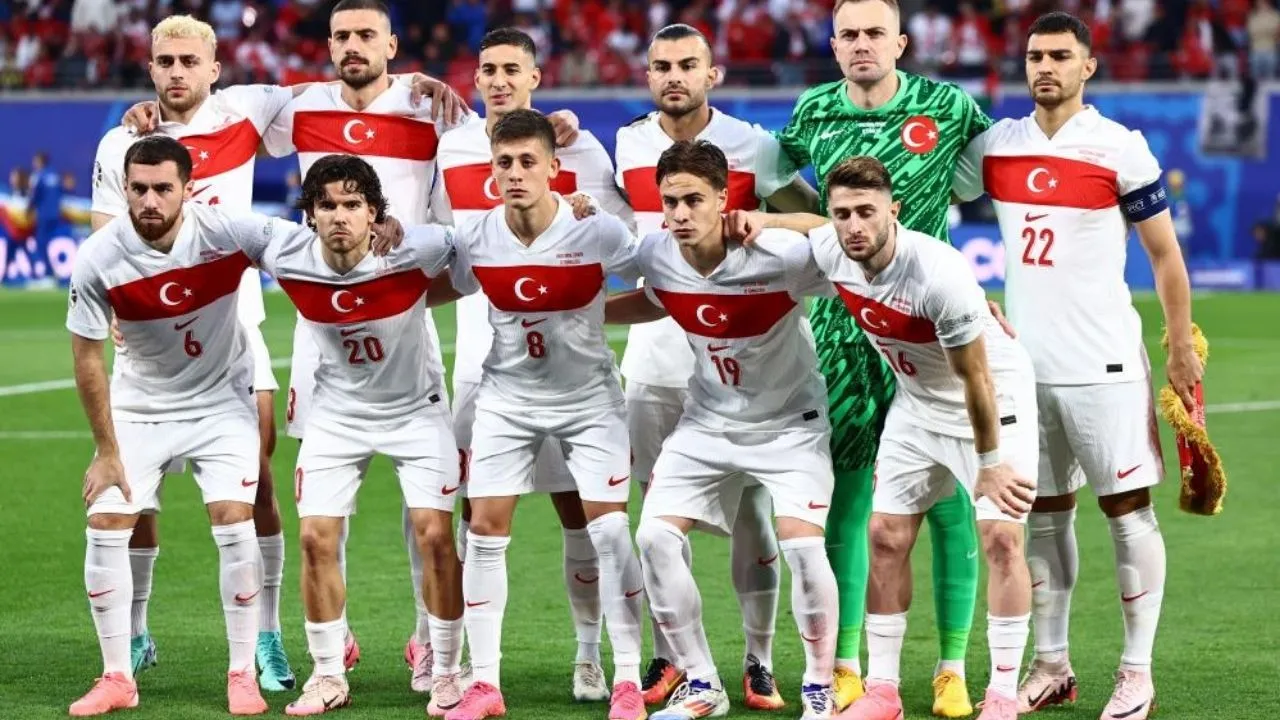 A Milli Takım Futbolcularının çocukluk Halleri Sosyal Medyada Gündem Oldu