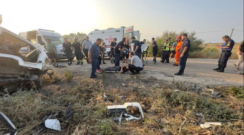 Adana'da TIR ve kamyonetin çarpıştığı trafik kazasında 2 kişi hayatını kaybetti 2