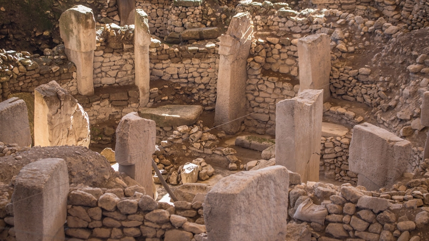 Annunnakilerden Işaret Görülen Göbeklitepe’de Sütun 43’ün Resimlerine Dair Kazı Başkanı cevap verdi