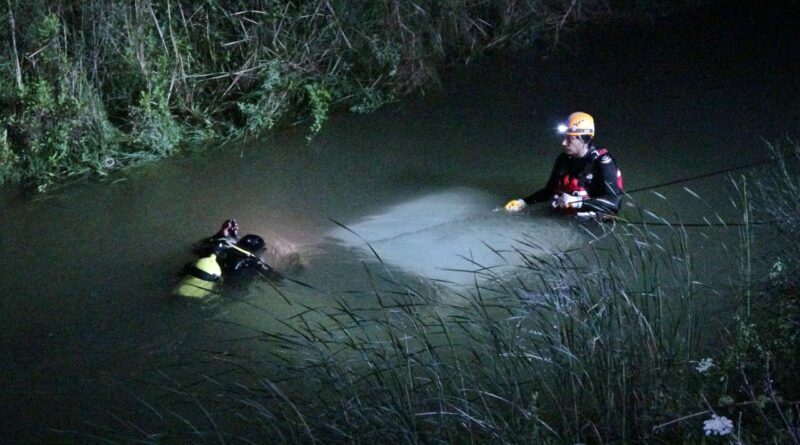 Antalya'da otomobil dereye uçtu! 1'i çocuk 2 kişi kayıp 1