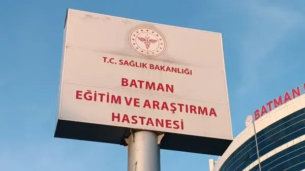 batmanda şimşek çarpan kız kim