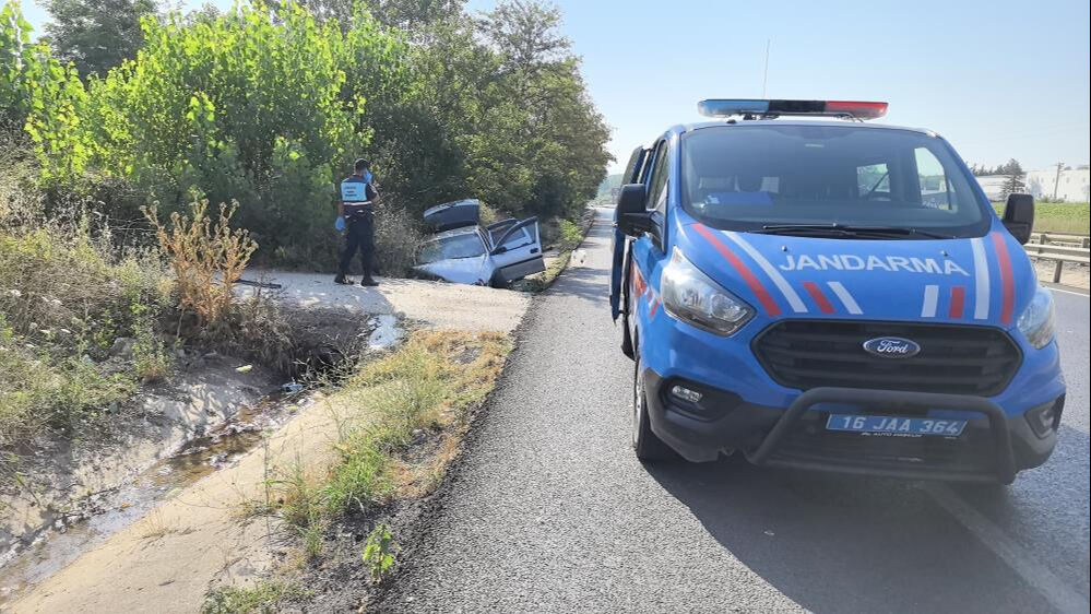 Bursa'da feci kaza! Otomobil kanala uçtu, ölü ve yaralılar var - 1. Resim