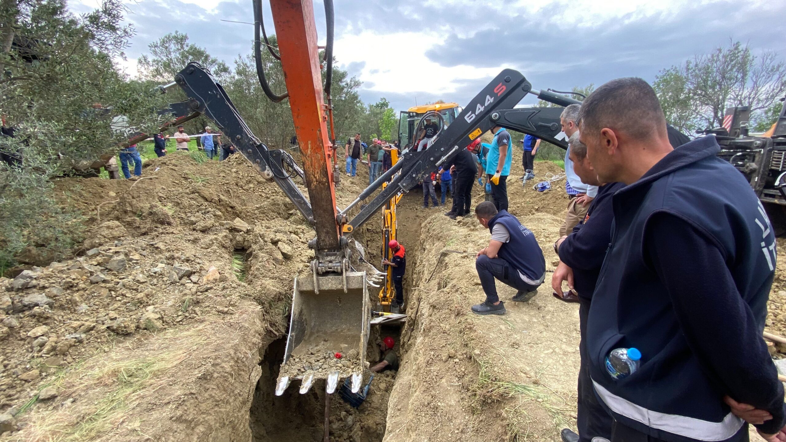 Çanakkale'de toprak kayması! Göçük altında kaldılar - 1. Resim