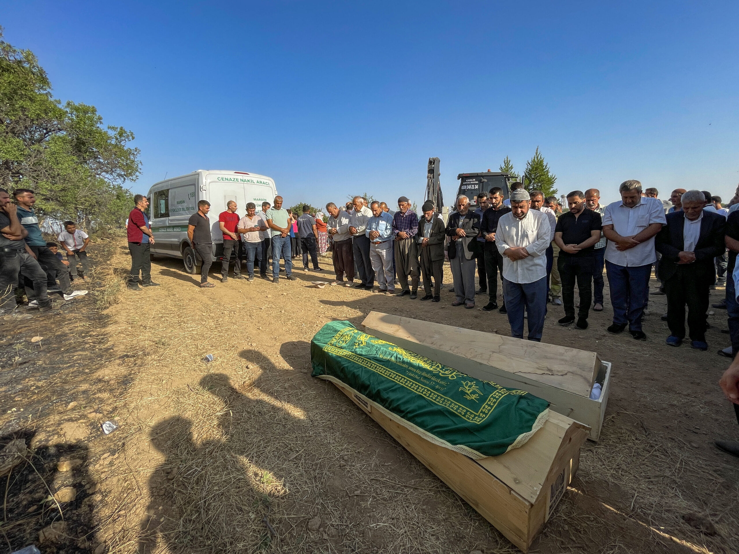 Diyarbakır'daki anız yangınında ölen 2 kuzenin cenazesi defnedildi - 3. Resim