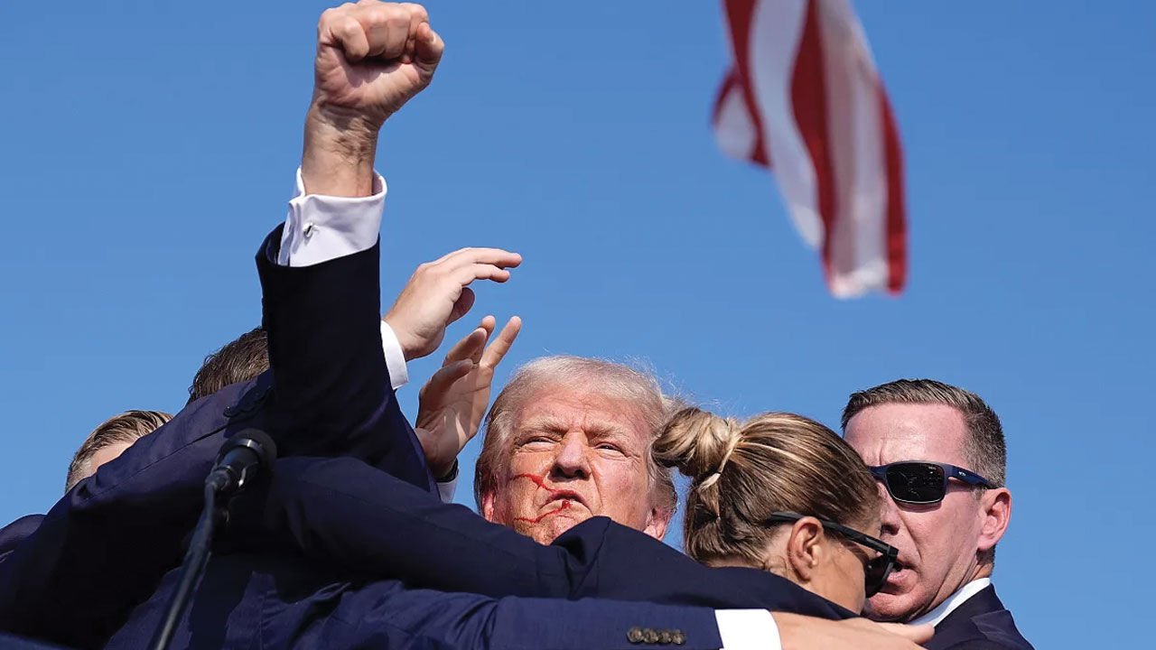 Donald Trump uğradığı suikast girişimi hakkında "çatıya nasıl çıktı? Rapor neden verilmedi" diyerek tepki gösterdi - 1. Resim