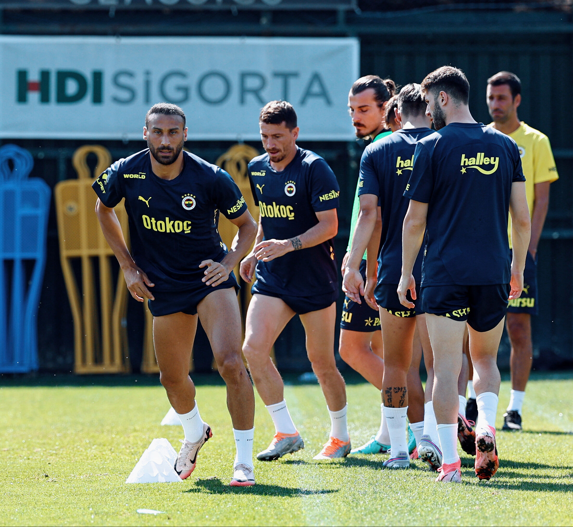 Fenerbahçe'nin yeni transferi Allan Saint-Maximin sakatlandı! Lugano maçında kadroda yok - 3. Resim