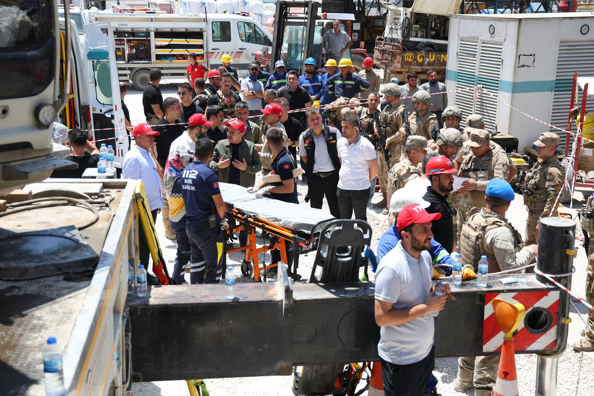 Gabar'da sondaj kulesi devrildi! 3 işçi göçük altında kaldı, valilikten yaralı işçilere ilişkin açıklama - 3. Resim