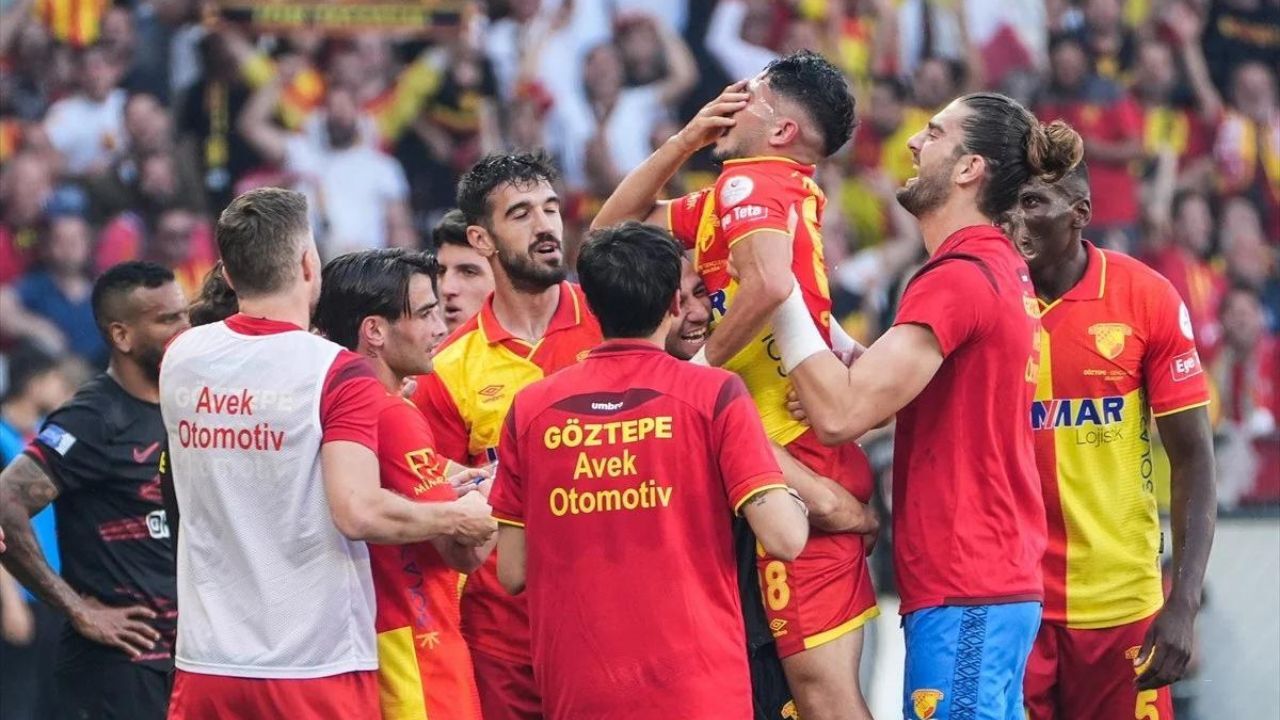 Gençlerbirliği’ni 2-0 mağlup eden Göztepe Süper Lig’e yükseldi - 2. Resim