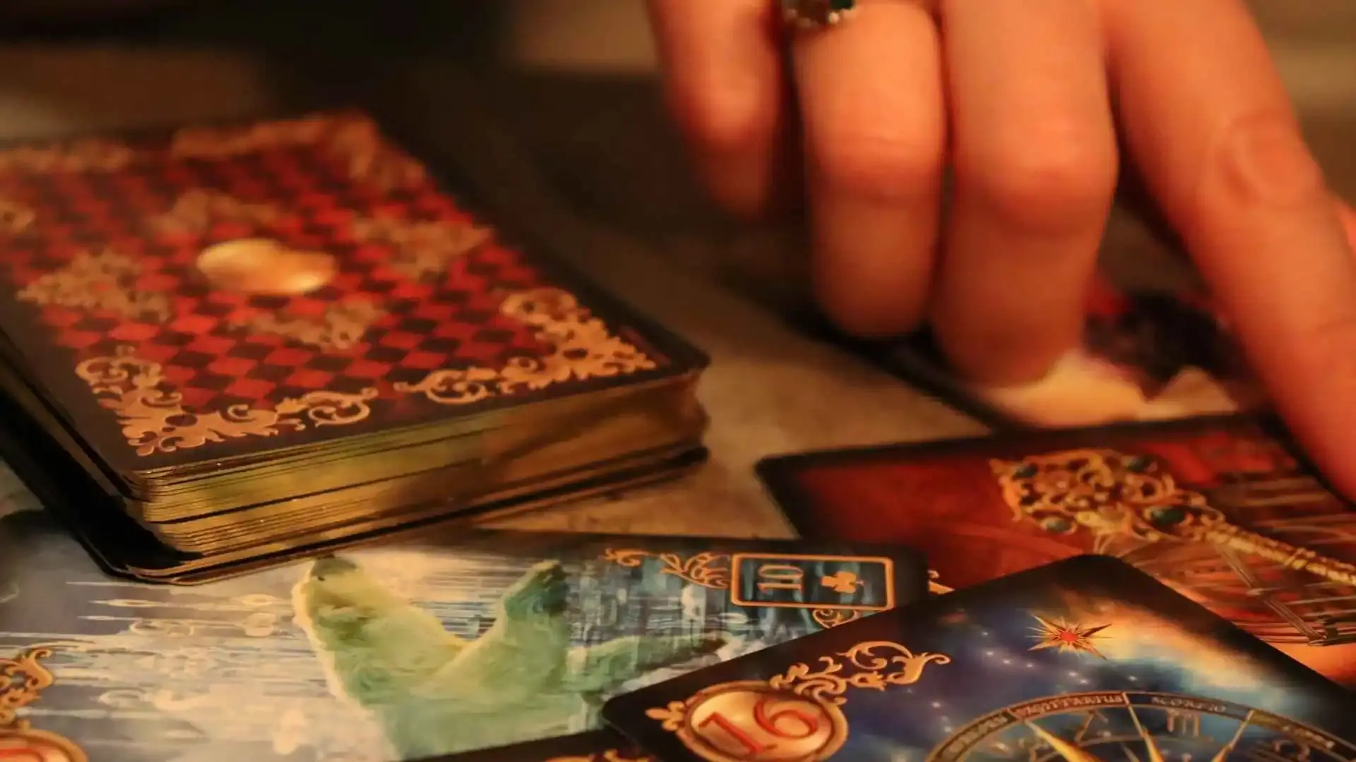 günlük tarot falı aşıklar kartı ne anlama gelir