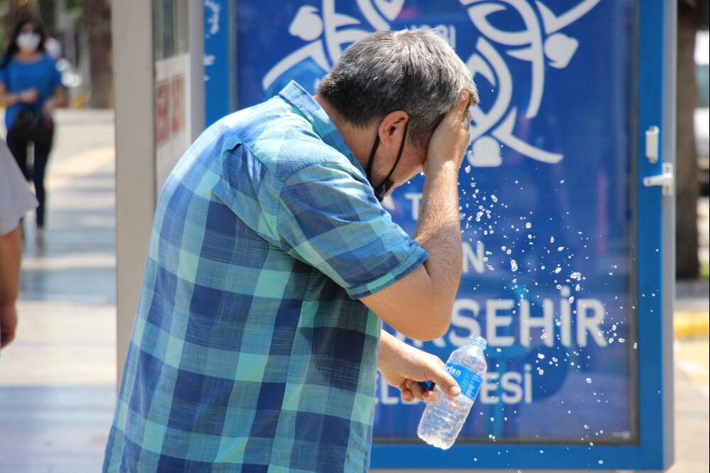 Hafta sonu sıcaklık 40°C'yi aşacak! Meteoroloji uzmanı İstanbulluları 'sakın' diyerek uyardı - 1. Resim