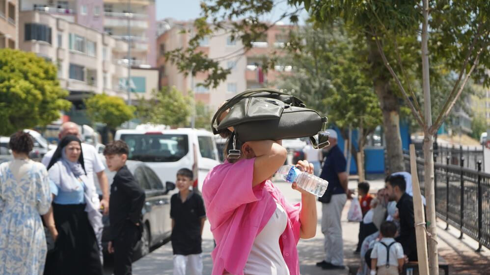 Hafta sonu sıcaklık 40°C'yi aşacak! Meteoroloji uzmanı İstanbulluları 'sakın' diyerek uyardı - 3. Resim