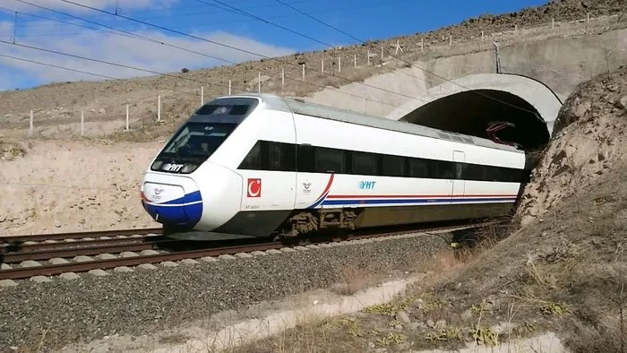 İzmir'e hızlı tren var mı