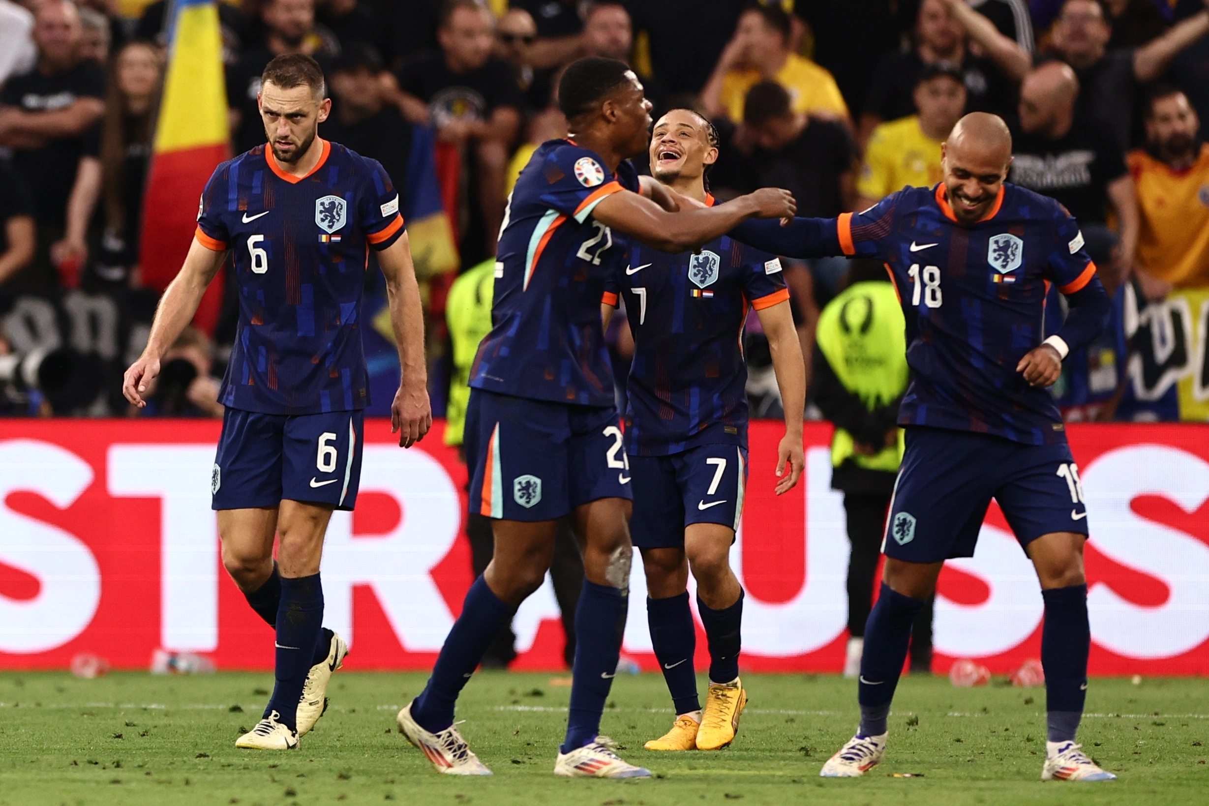 Hollanda Romanya'yı 3-0'lık skorla mağlup etti! Hollanda çeyrek finale çıktı