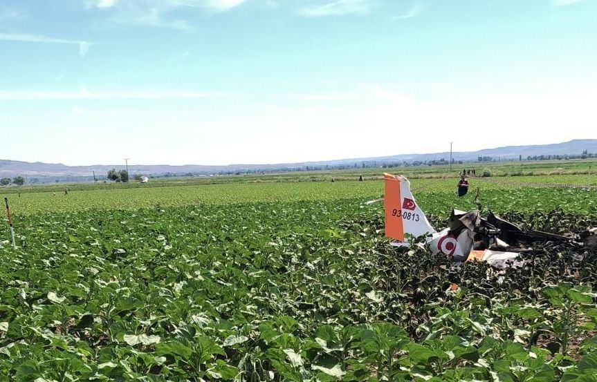 Kayseri'de eğitim uçağı düştü! 2 pilot şehit oldu - 1. Resim