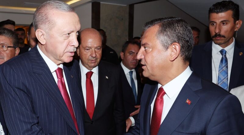 Kıbrıs zirvesinde tarihi görüşme! Özgür Özel, Cumhurbaşkanı Erdoğan ile yaşananları anlattı 3