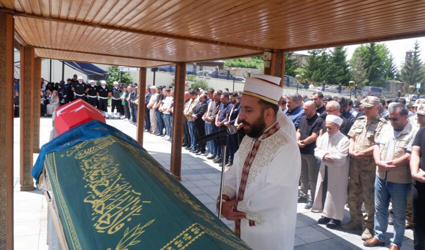 Komiser Hakan Yakuli’ye veda! Eşi cenazede güçlükle ayakta durabildi - 3. Resim