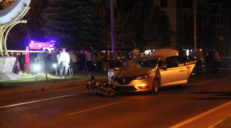 Kütahya'da feci kaza! Otomobil motosiklete çarptı, 2 kişi canından oldu 1