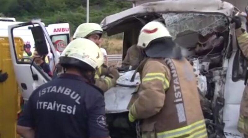 Kuzey Marmara Otoyolu'nda 2 tır ile 1 kamyonet birbirine girdi! Yaralılar var 1