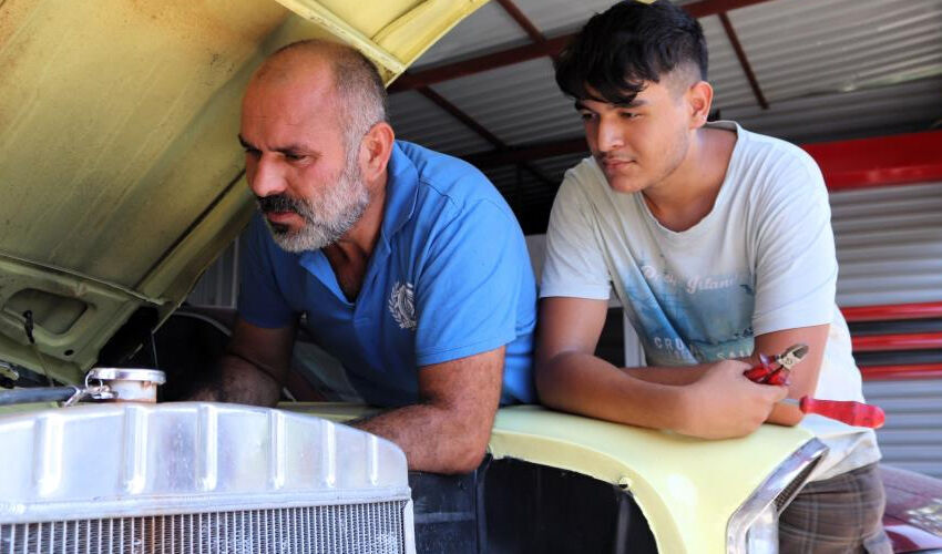 Mesleği babasından devraldı! Klasik hurda araçları hayata döndürüyorlar - 5. Resim