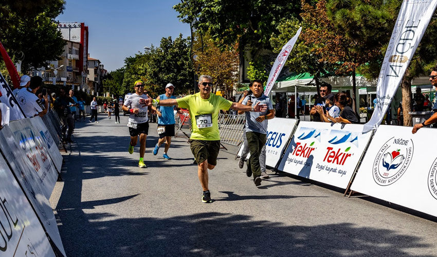 Niğde Yarı Maratonu, Şehit Ömer Halisdemir anısına koşuldu - 3. Resim