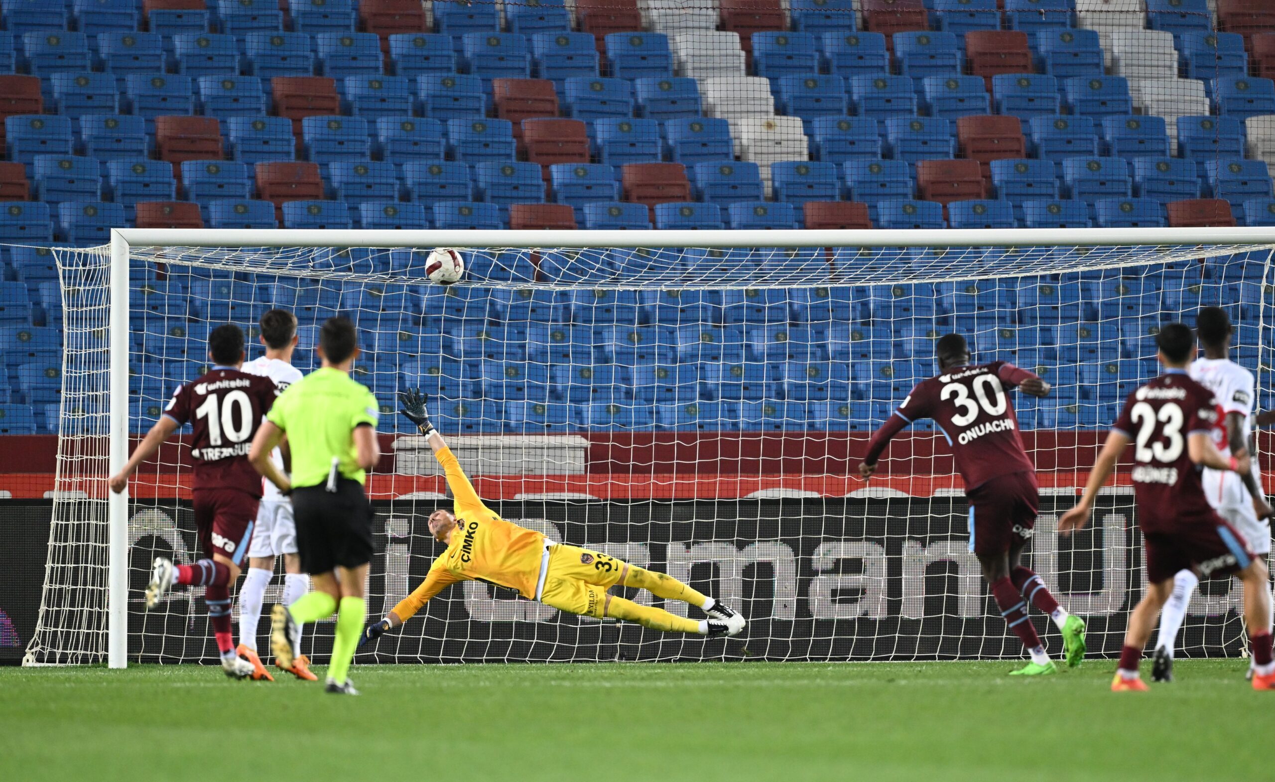 Paul Onuachu hat-trick yaptı! Trabzonspor, 2-0'dan maç çevirdi - 1. Resim