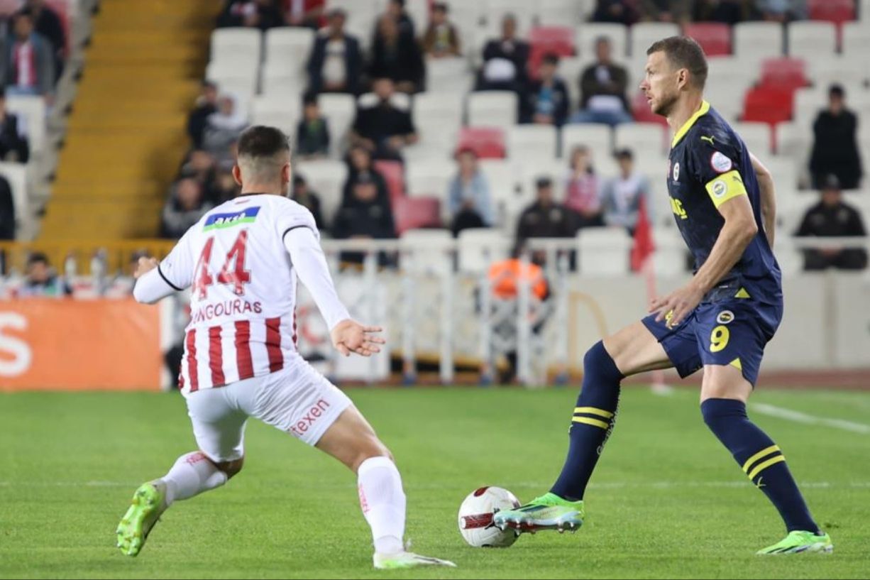 Sivasspor Fenerbahçe maçı 2-2’lik eşitlikle devam ediyor (ÖZET) - 2. Resim