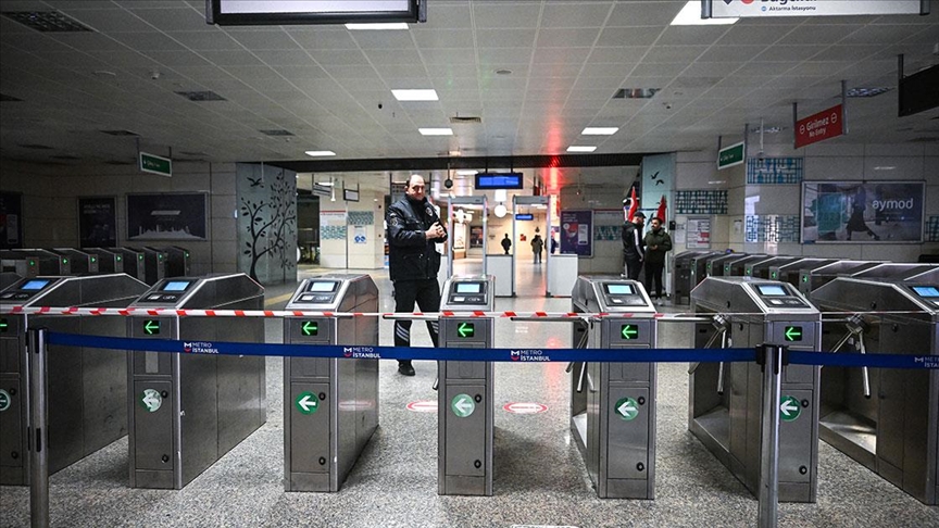 M1B Yenikapı-Kirazlı metro hattı Otogar-Kirazlı seferleri 5 Ağustos'a kadar 22.00-00.00 arasında gecikmeli yapılacak 2