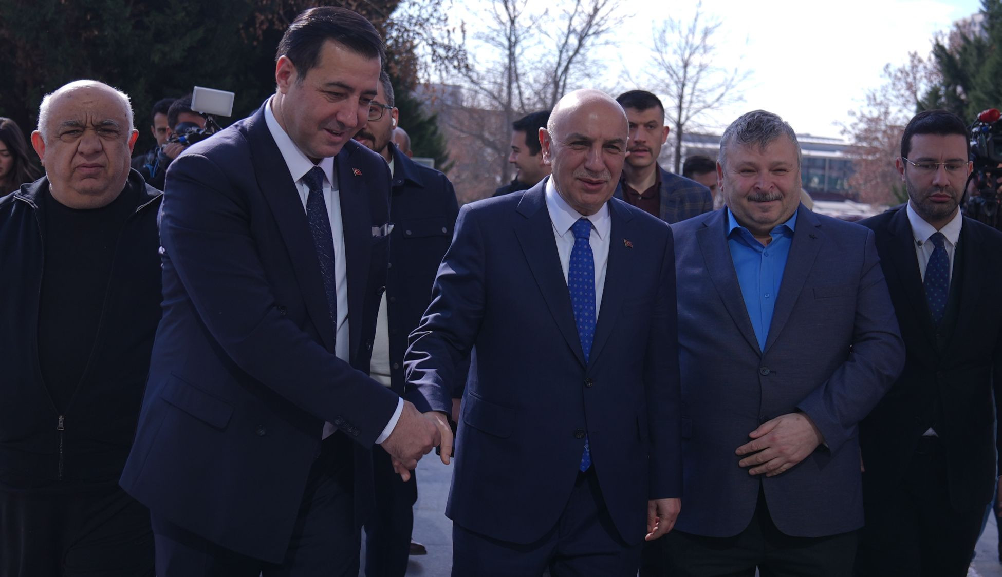 Turgut Altınok'tan Ankaralılara ulaşım vaadi: 2 bin yeni otobüsle bu problemi çözeceğiz - 1. Resim
