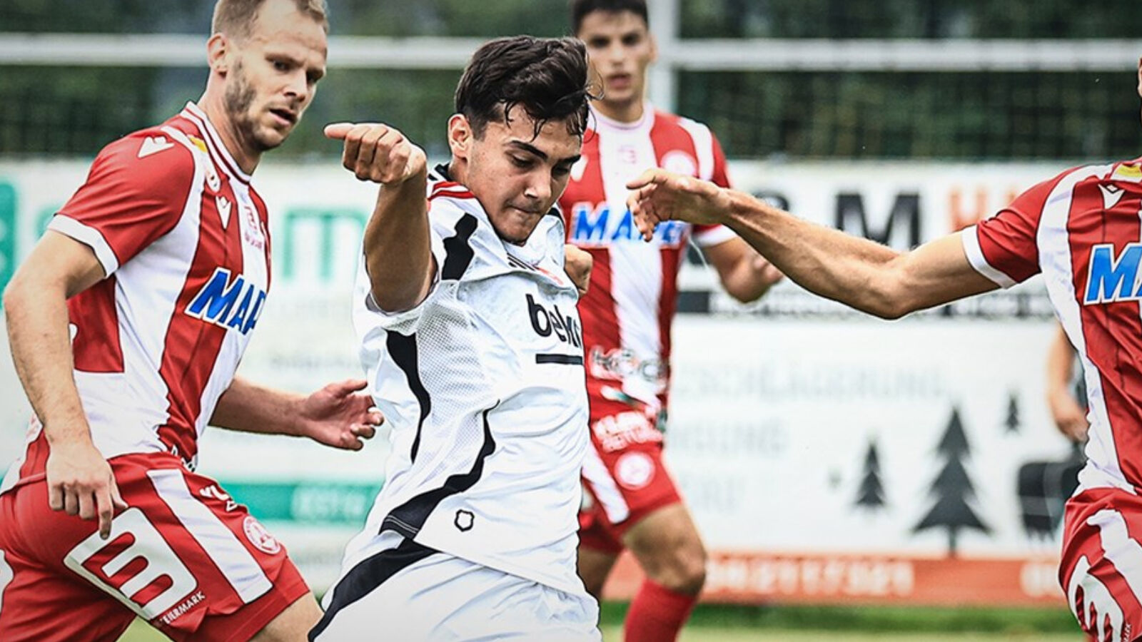 van Bronckhorst kamptan mutlu ayrıldı! 2 gol atan genç oyuncuya övgüler yağdırdı - 1. Resim