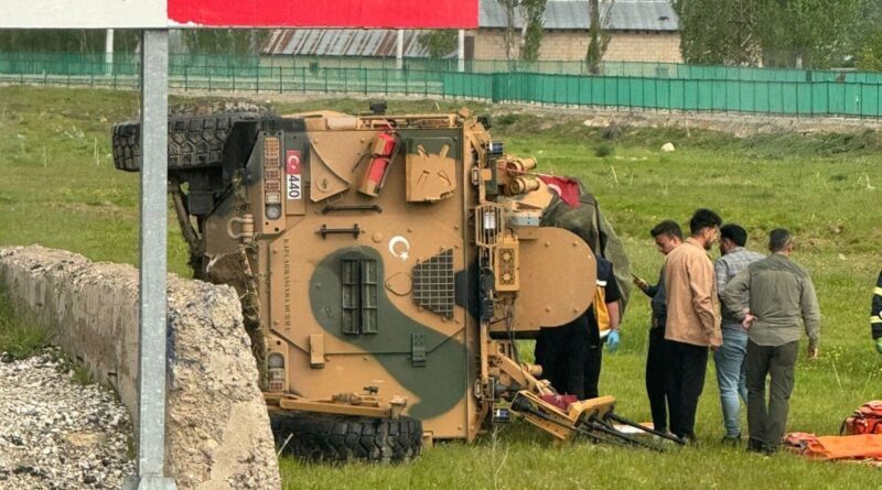 Yüksekova'da acı olay! Askeri araç devrildi, 2 asker yaralandı 1