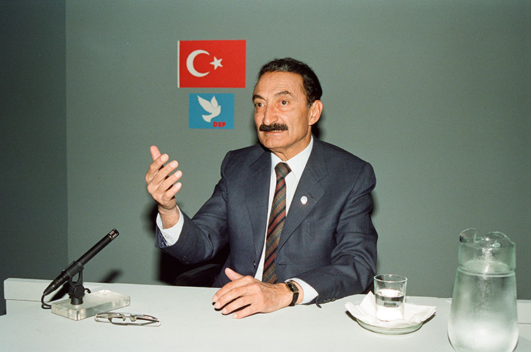 Bülent Ecevit hangi partili hangi partiden