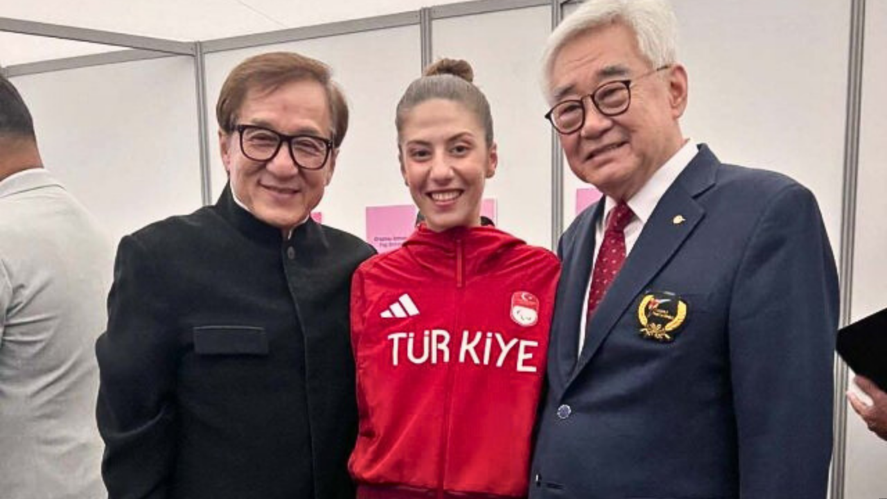 Afyonlu olan Meryem Betül Çavdar Jackie Chan'den bronz madalyasını aldı