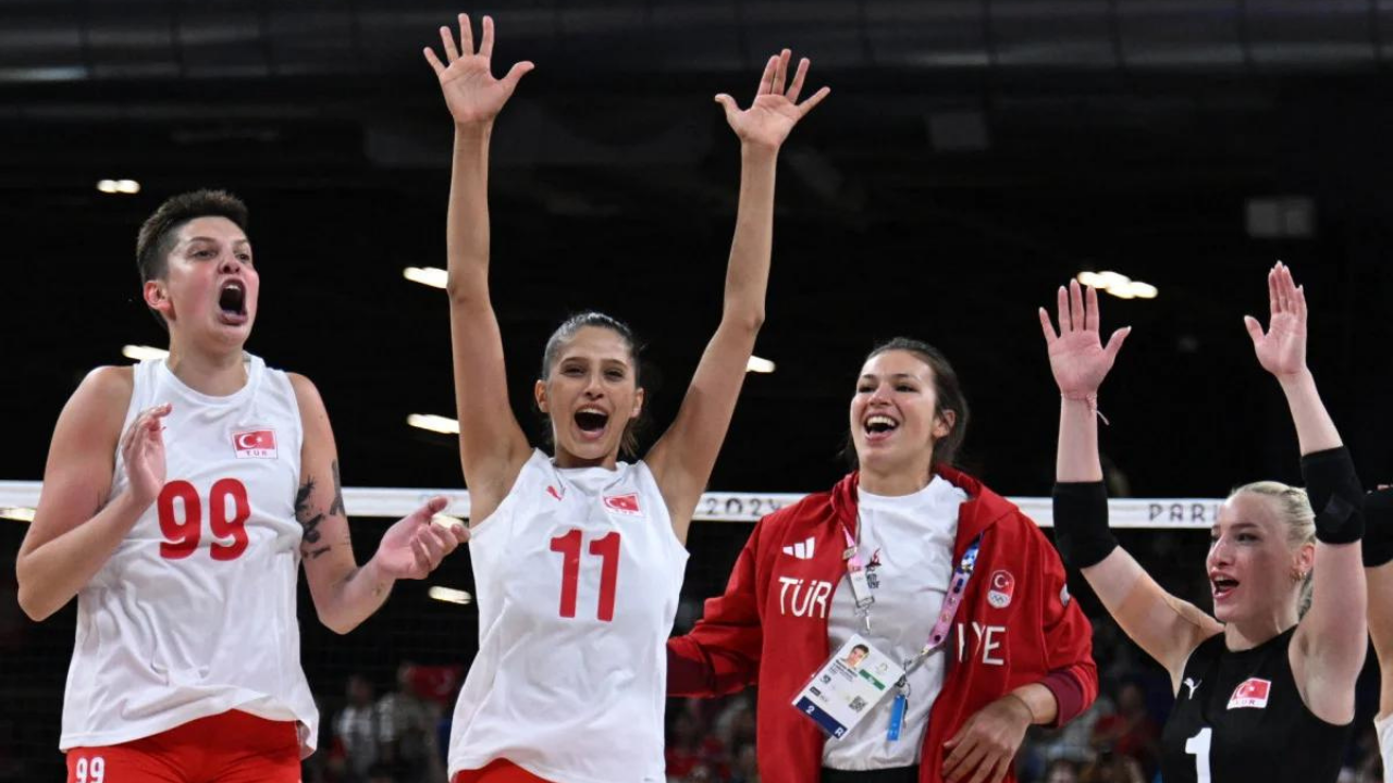 Türkiye Olimpiyat kadın voleybolunda ilk kez yarı finale yükseldi! Filenin Sultanları altın madalyaya koşuyor