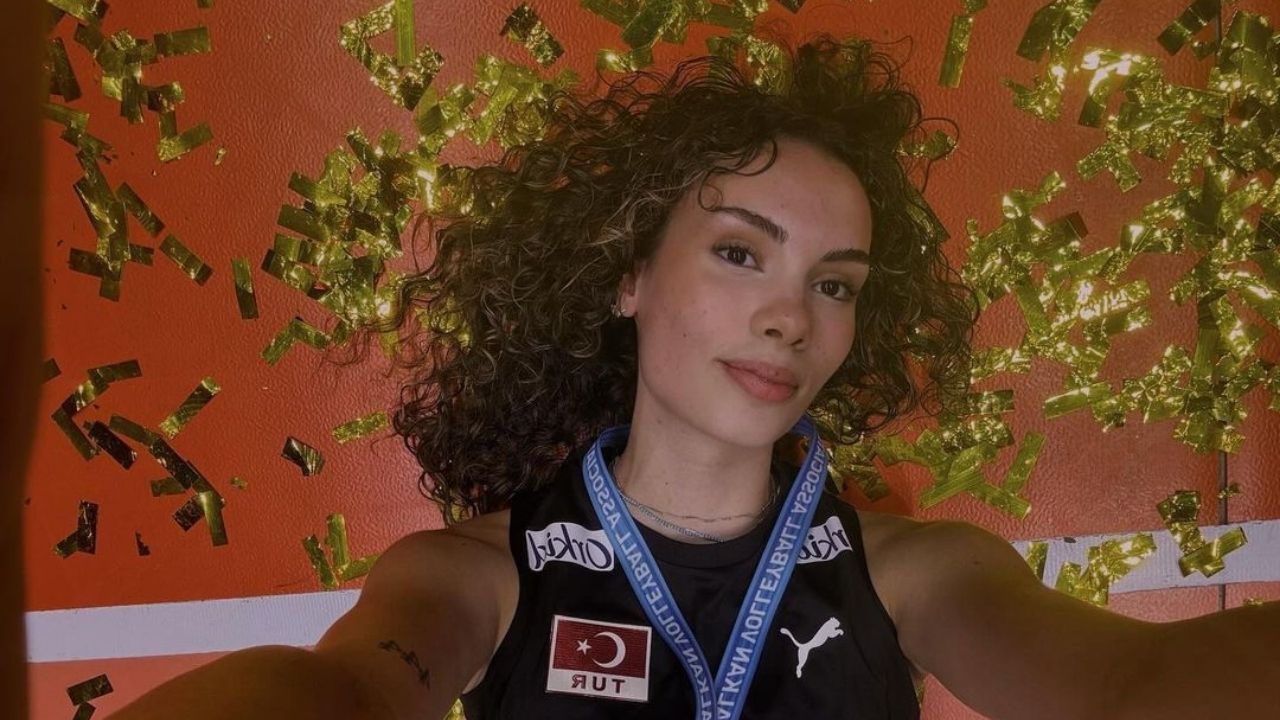 19 yaşındaki Beren Yeşilırmak, U20 Kadın Voleybol Milli Takımı kaptanı